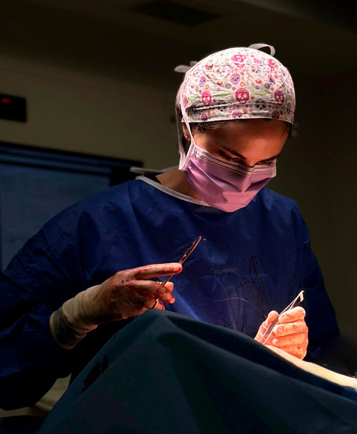 Dra Alba Perales Cirujana plástica en Zaragoza