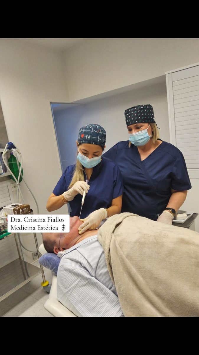 Dra. Cristina Fiallos, especialista en medicina estu00e9tica, en Renacek Zaragoza